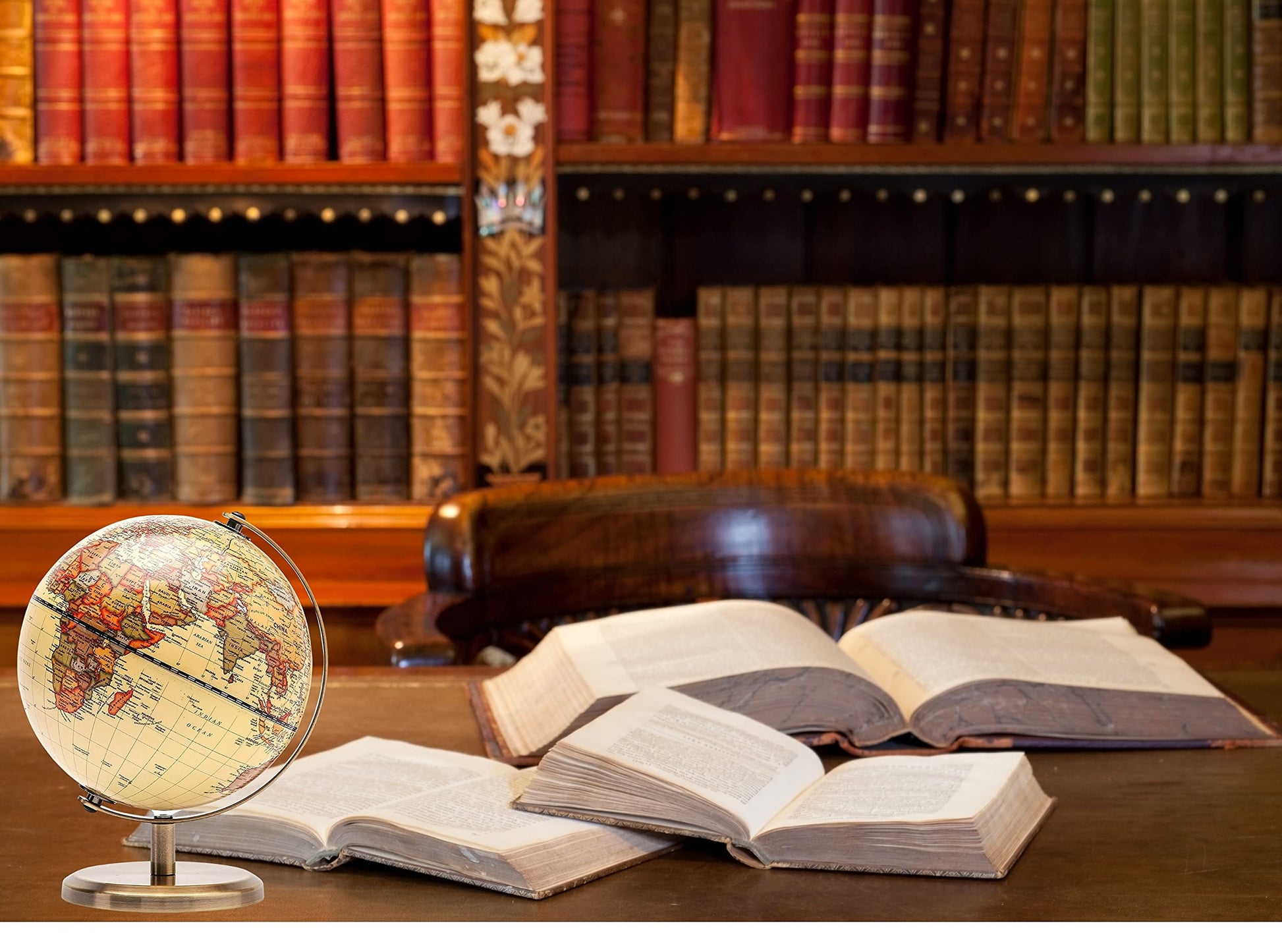 Angle shot showing the rotation of the Topglobe antique map