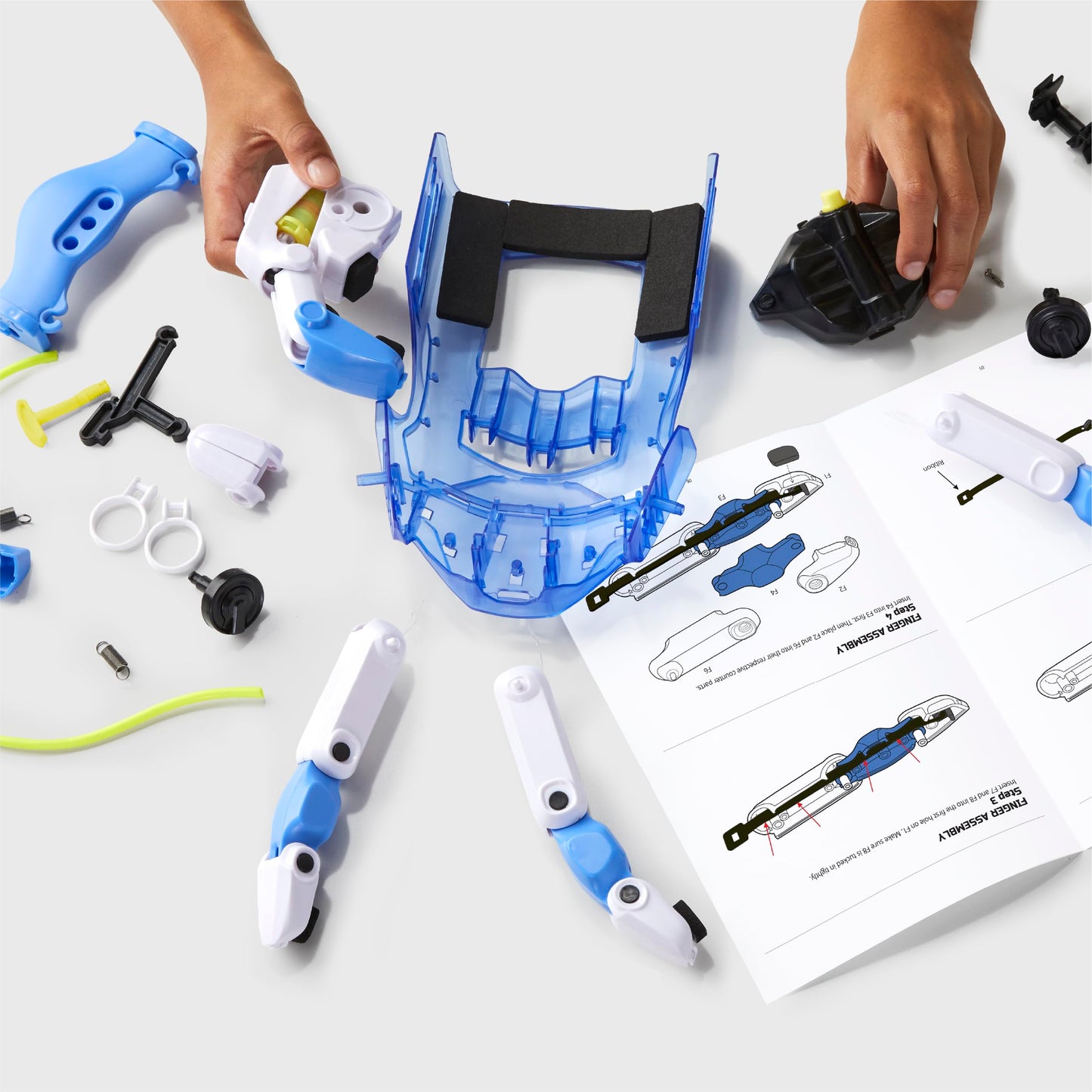 Discovery hydraulic engineering science kit displaying all unboxed plastic pieces and mechanical pistons.