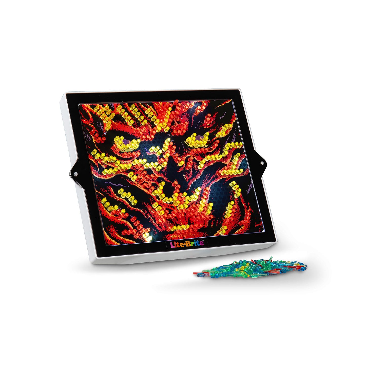 The complete contents of the artistic kit including six hundred and fifty mini pegs and six paper templates spread out.