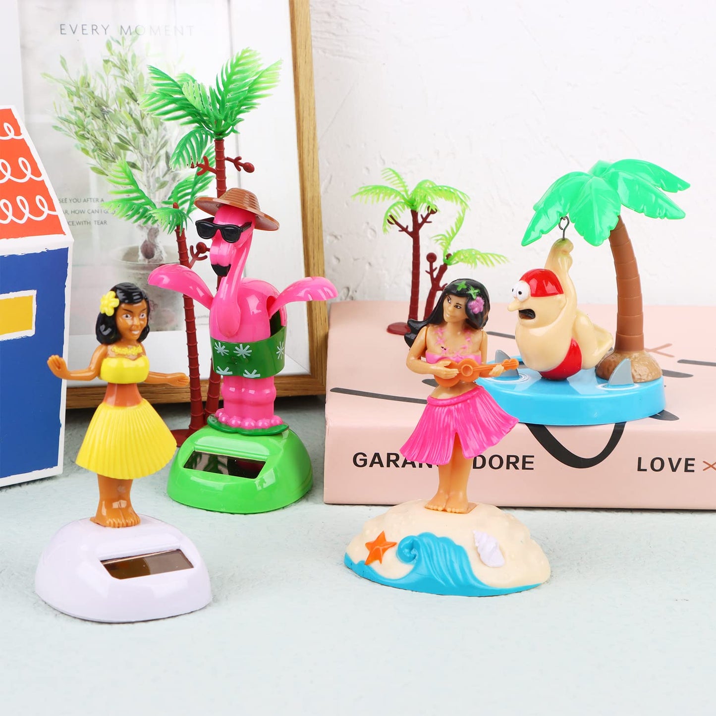 Close up view of the integrated solar strip on the base of the tropical bobblehead doll