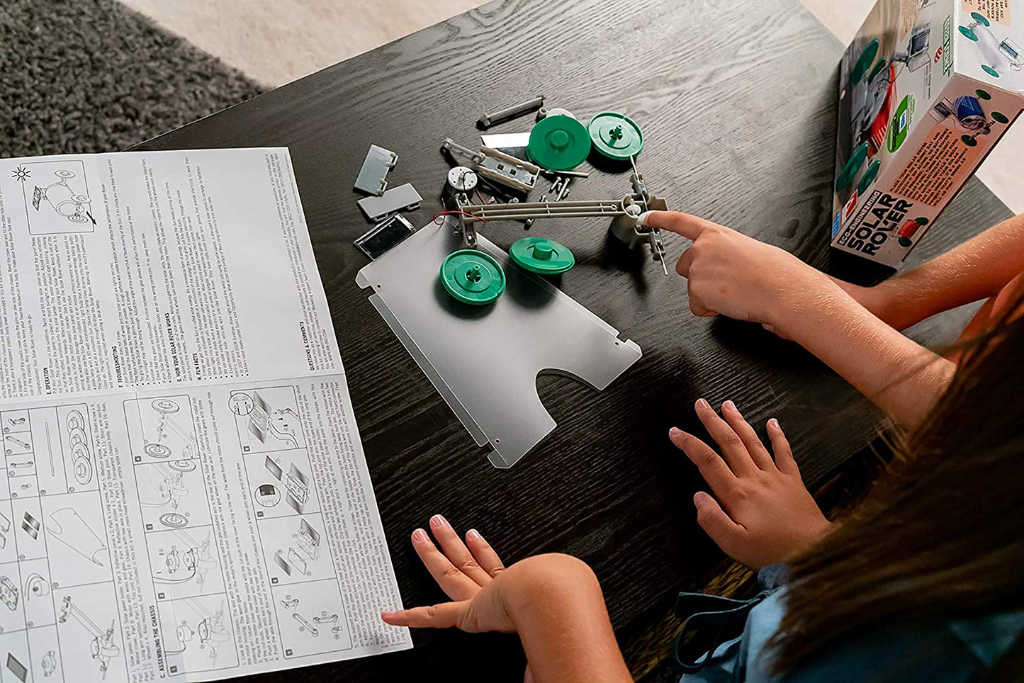 Detailed view of the wheels and gear mechanism configuration on the underside of the 4M STEM building kit.