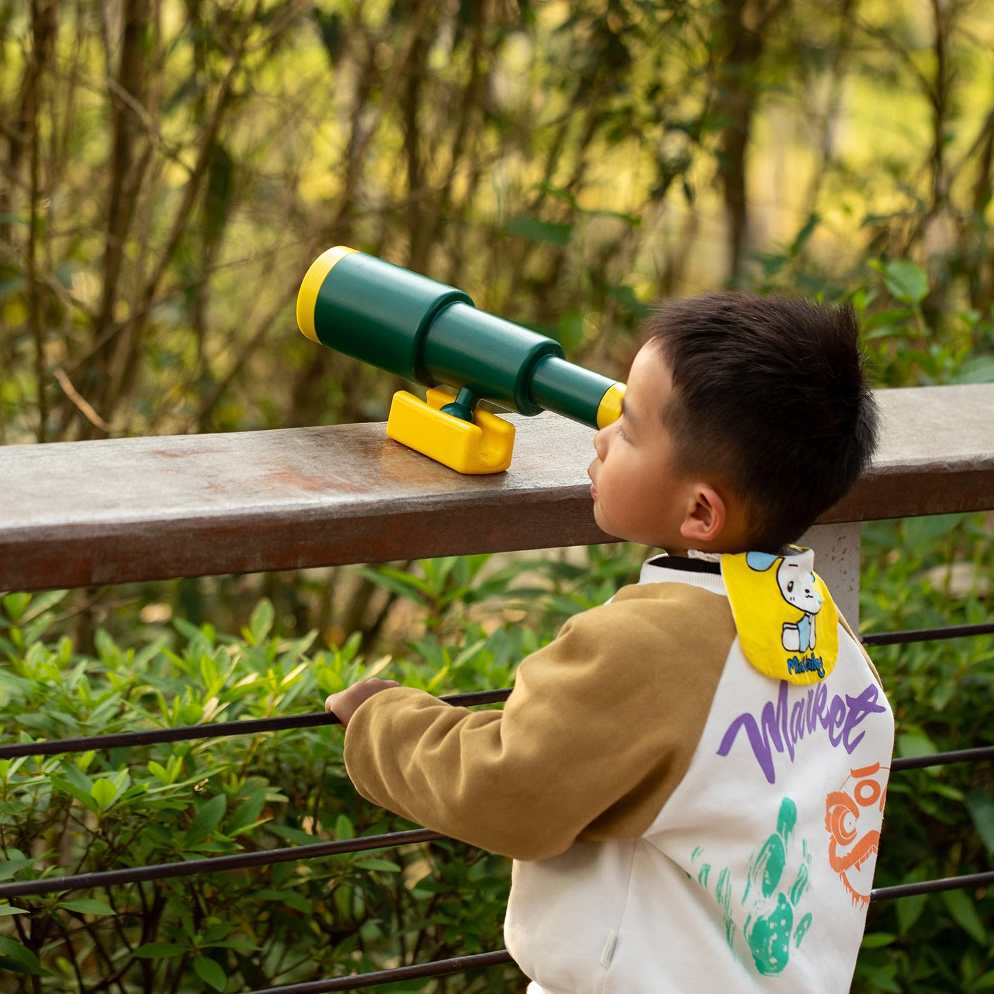 Close up view of the mounting base and child friendly frame of the PLAYBERG outdoor pirate monocular toy