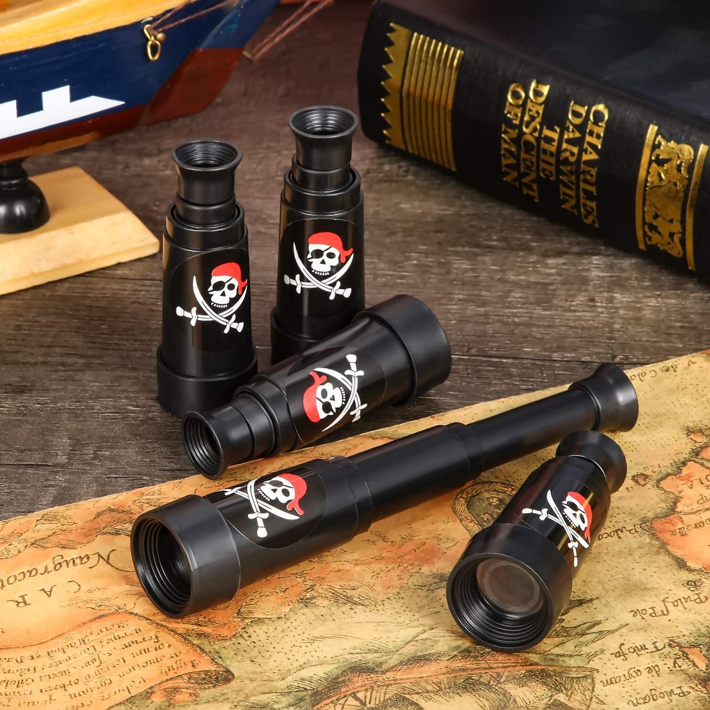Gejoy kids monocular prop displaying the lightweight black plastic build and detailed pirate themed prints.