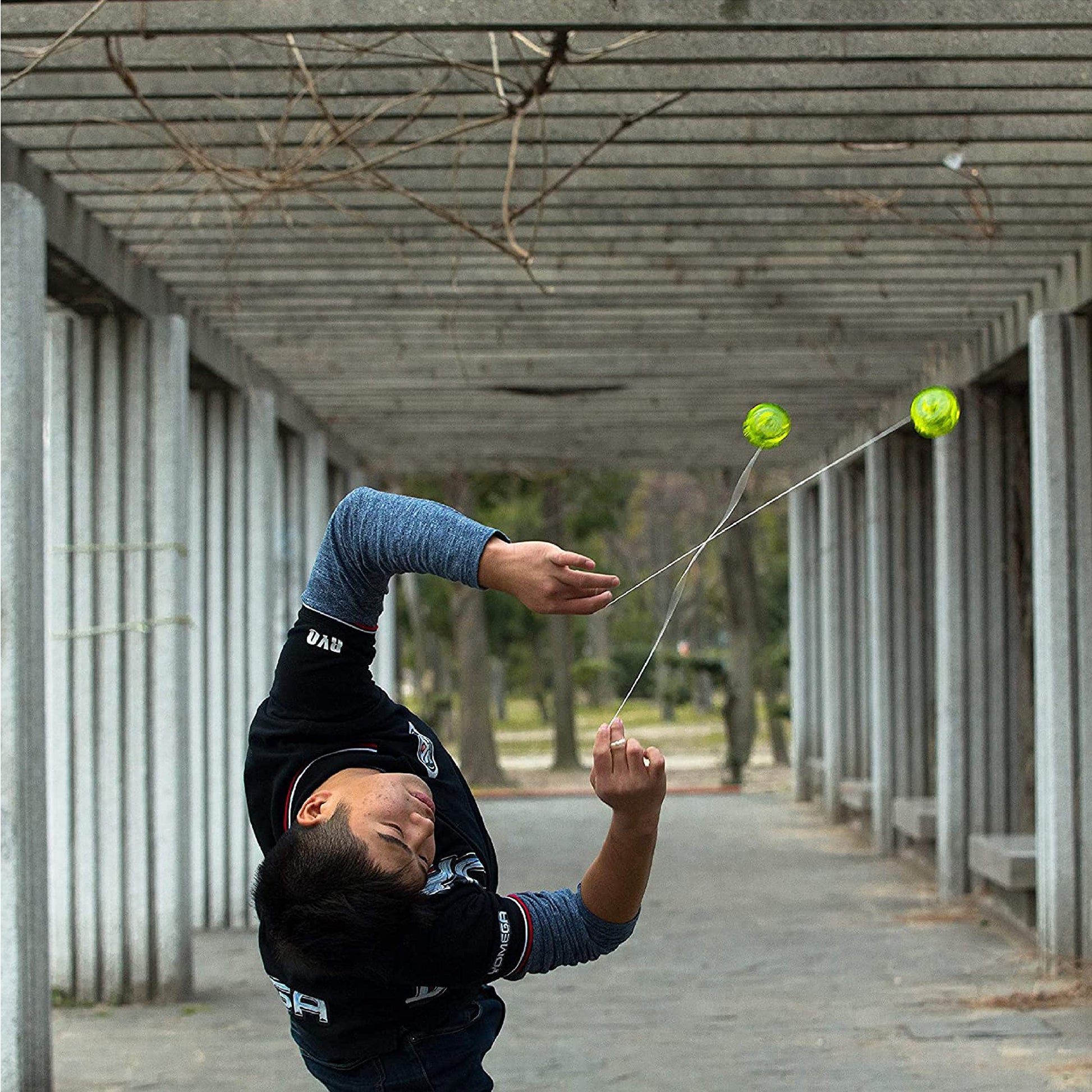Side profile of Yomega Raider professional looping yoyo