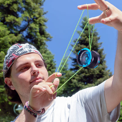 Watieoboo yoyo performing a finger spin trick