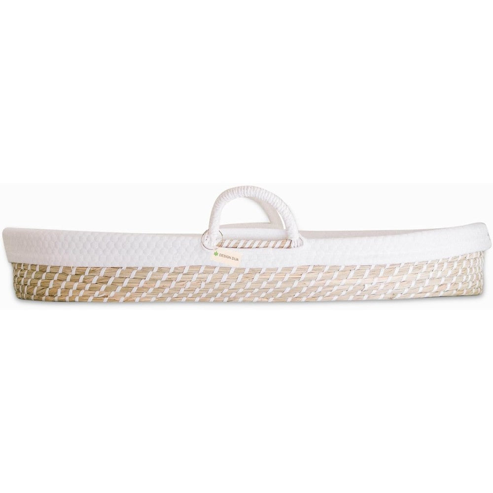 Design Dua baby changing basket front view with natural handwoven texture