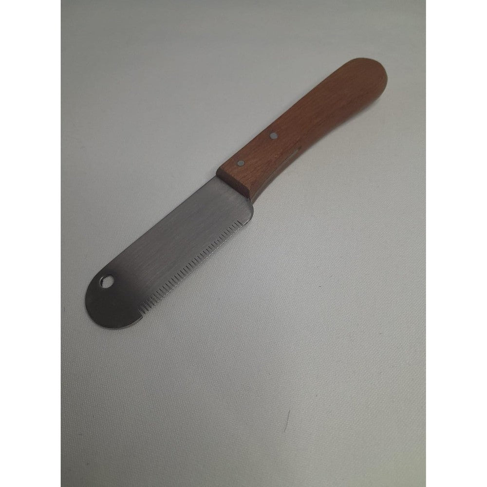 Tamsco 6-inch stripping knife front view with wooden handle and medium teeth